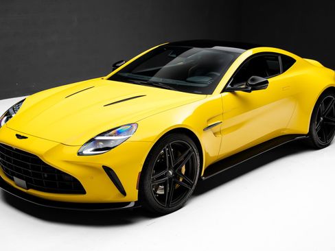 Used 2025 Aston Martin V8 Vantage Coupe RWD image 5