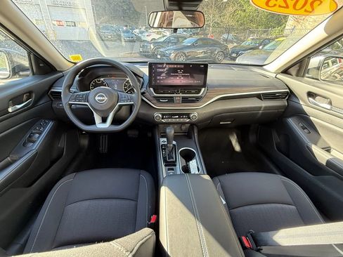 Used 2025 Nissan Altima 2.5 SV w/ SV Special Edition Package AWD/4WD image 11