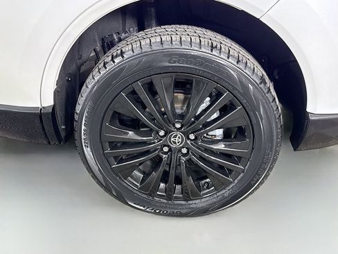 Certified 2023 Toyota Venza Nightshade image 35