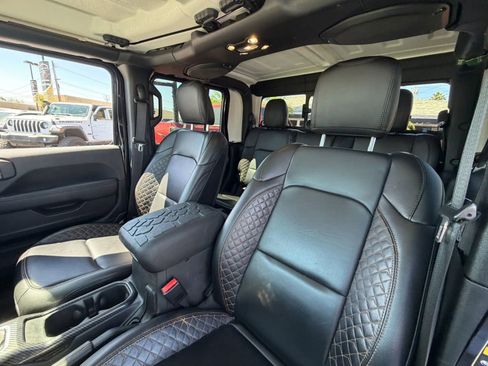 Used 2023 Jeep Gladiator Overland AWD/4WD image 11