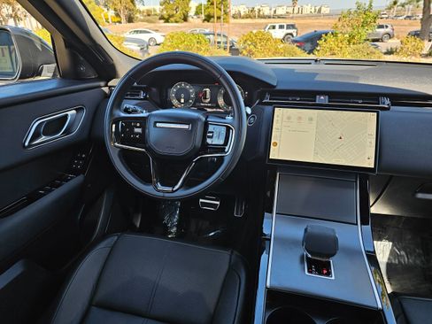 Used 2025 Land Rover Range Rover Velar Dynamic SE image 23