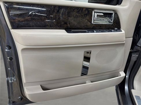 Used 2016 Lincoln Navigator L Select image 43