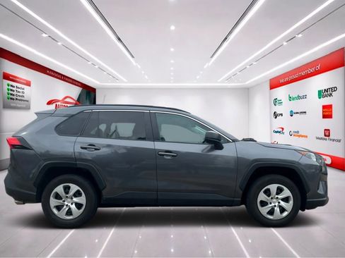 Used 2020 Toyota RAV4 LE AWD/4WD image 8
