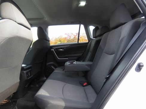 Used 2021 Toyota RAV4 XLE image 21