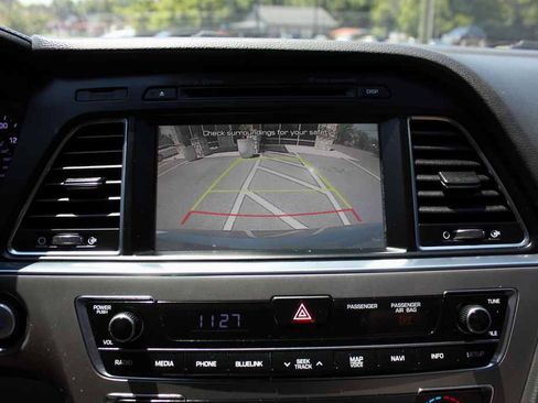 Used 2016 Hyundai Sonata Limited w/ Option Group 04 FWD image 22