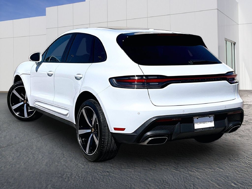 Certified 2026 Porsche Macan AWD/4WD image 3