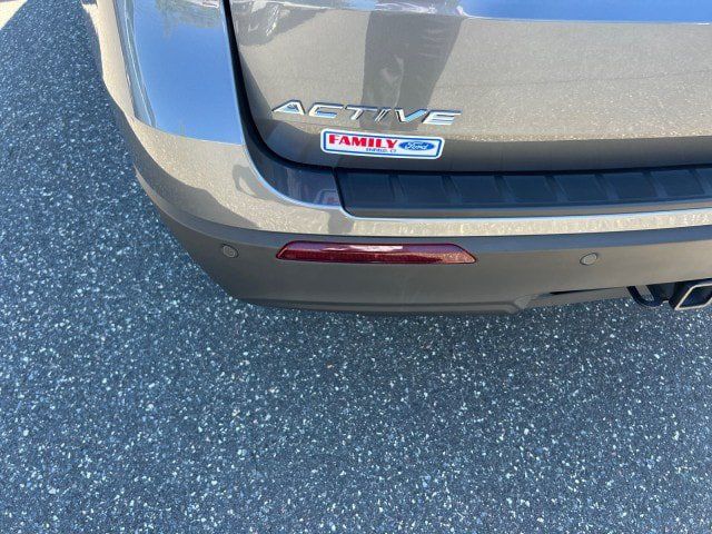 Used 2025 Ford Explorer Active AWD/4WD image 21