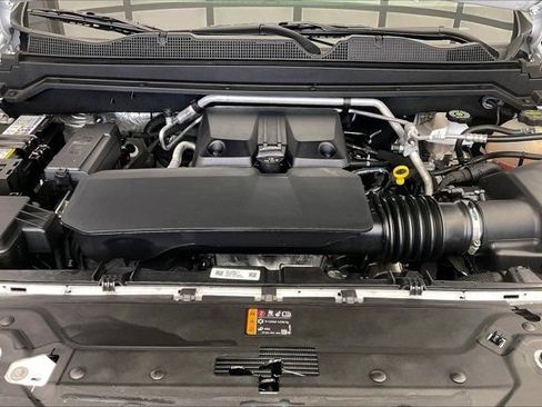 Used 2024 GMC Canyon AT4 w/ AT4 Premium Package AWD/4WD image 9