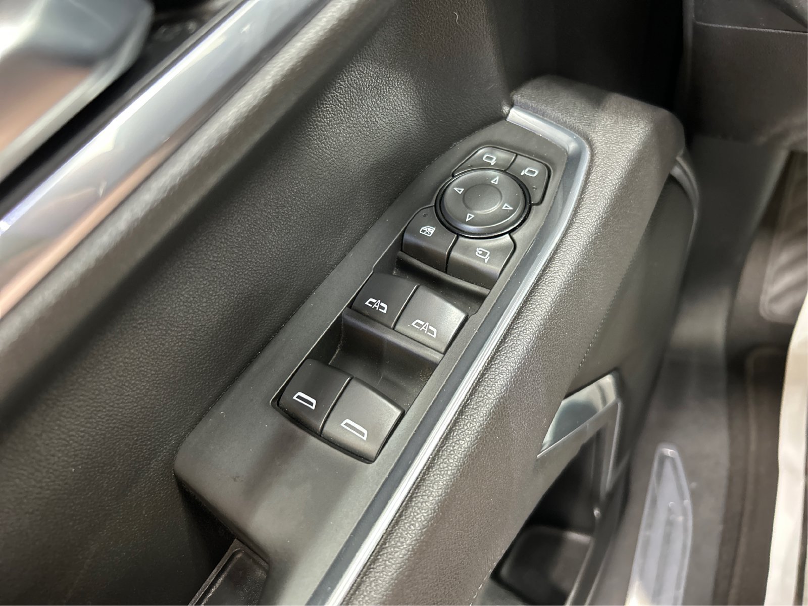 Used 2025 GMC Sierra 1500 SLT AWD/4WD image 29