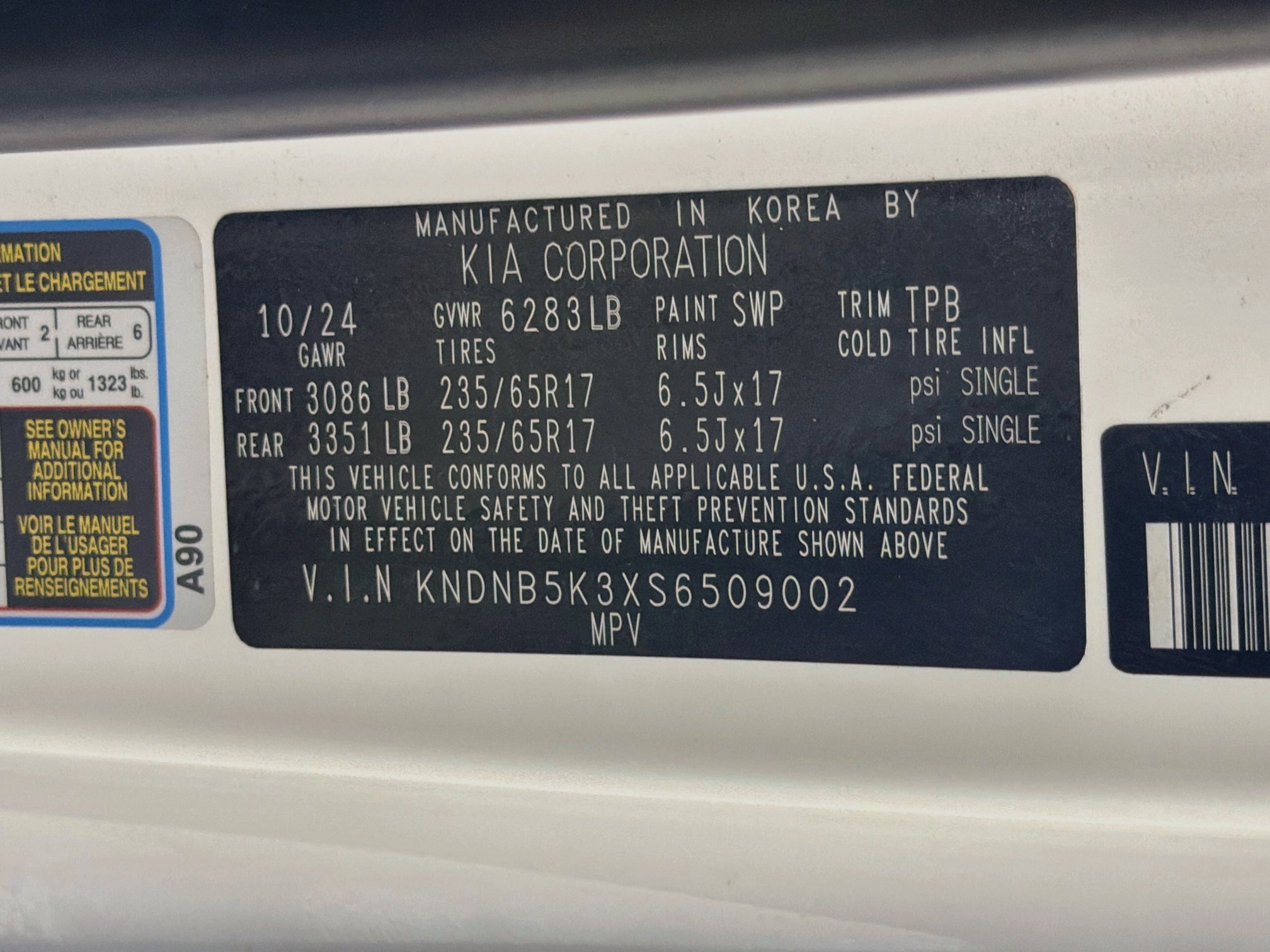 Used 2025 Kia Carnival FWD image 12
