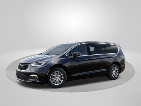 New 2025 Chrysler Pacifica Select w/ Uconnect Theater Family Group FWD image 2