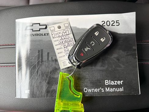 Used 2025 Chevrolet Blazer RS FWD image 37