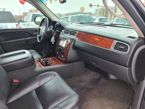 Used 2012 Chevrolet Avalanche LTZ image 21