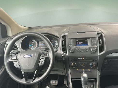 Used 2018 Ford Edge SE FWD image 15