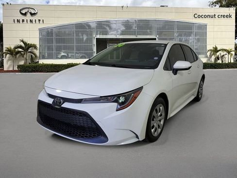 Used 2020 Toyota Corolla LE image 3
