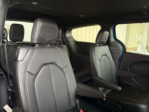 New 2026 Chrysler Pacifica Select image 21