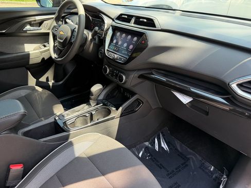 Used 2023 Chevrolet TrailBlazer LT w/ Convenience Package FWD image 9