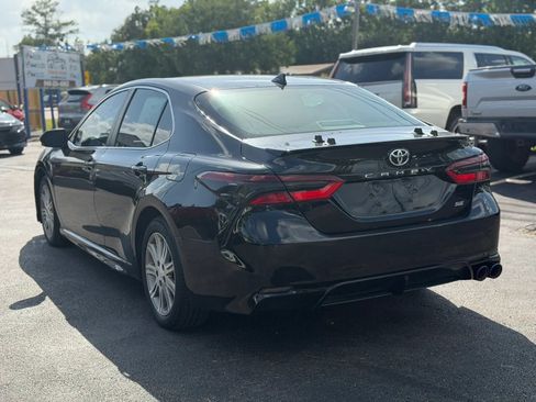 Used 2022 Toyota Camry SE FWD image 9
