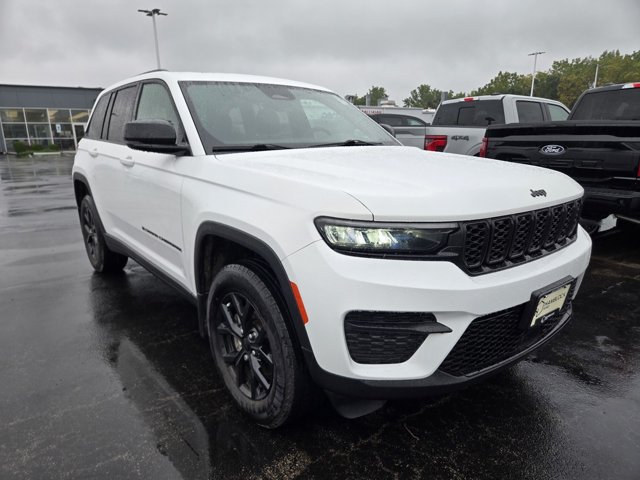 Used 2025 Jeep Grand Cherokee 4WD image 1