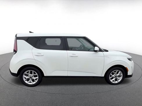 Used 2025 Kia Soul LX w/ LX Technology Package image 16