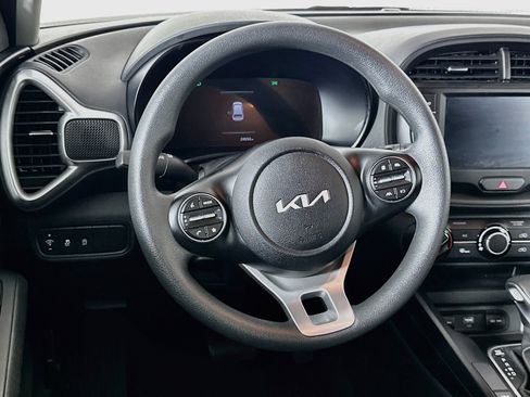Used 2025 Kia Soul LX w/ LX Technology Package FWD image 18