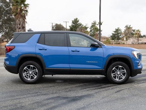 Used 2025 GMC Terrain Elevation image 3