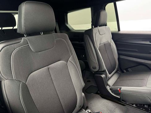 New 2025 Jeep Grand Cherokee L Laredo image 20