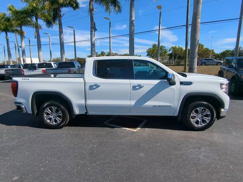 Used 2025 GMC Sierra 1500 SLT image 3