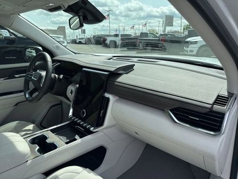 Used 2025 GMC Acadia Denali FWD image 29