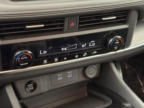 Used 2024 Nissan Rogue SV image 14