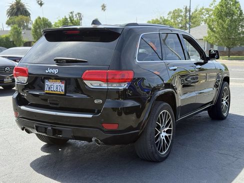 Used 2017 Jeep Grand Cherokee Overland w/ Jeep Active Safety Group image 8
