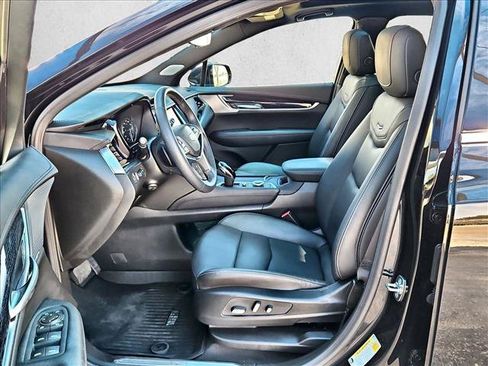 Certified 2025 Cadillac XT5 Premium Luxury w/ Technology Package AWD/4WD image 17