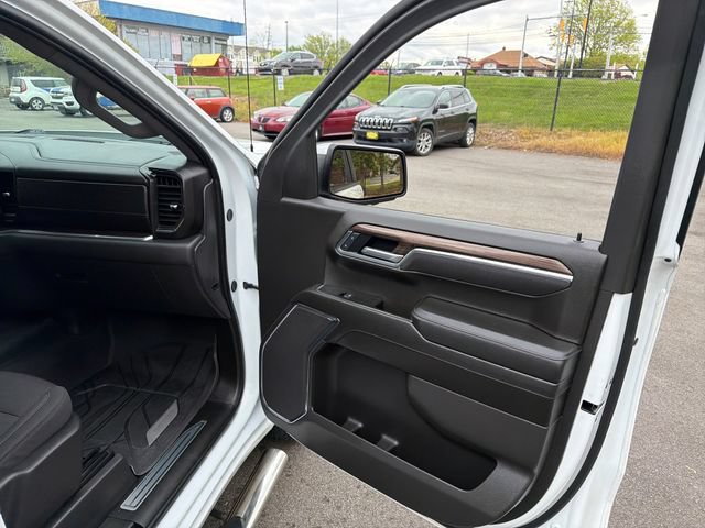 Used 2025 Chevrolet Silverado 1500 LT w/ Safety Package AWD/4WD image 11