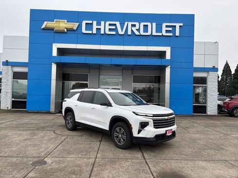 New 2026 Chevrolet Traverse LT w/ Driver Confidence Package image 1