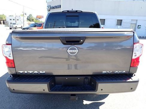 Used 2024 Nissan Titan SV AWD/4WD image 4