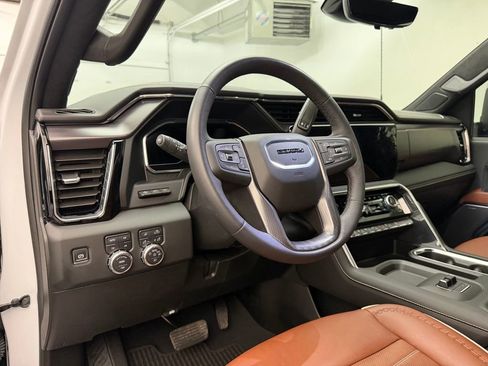 Used 2024 GMC Sierra 2500 Denali Ultimate AWD/4WD image 4