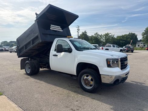 Used 2009 GMC Sierra 3500 W/T w/ Snow Plow Prep Package image 4