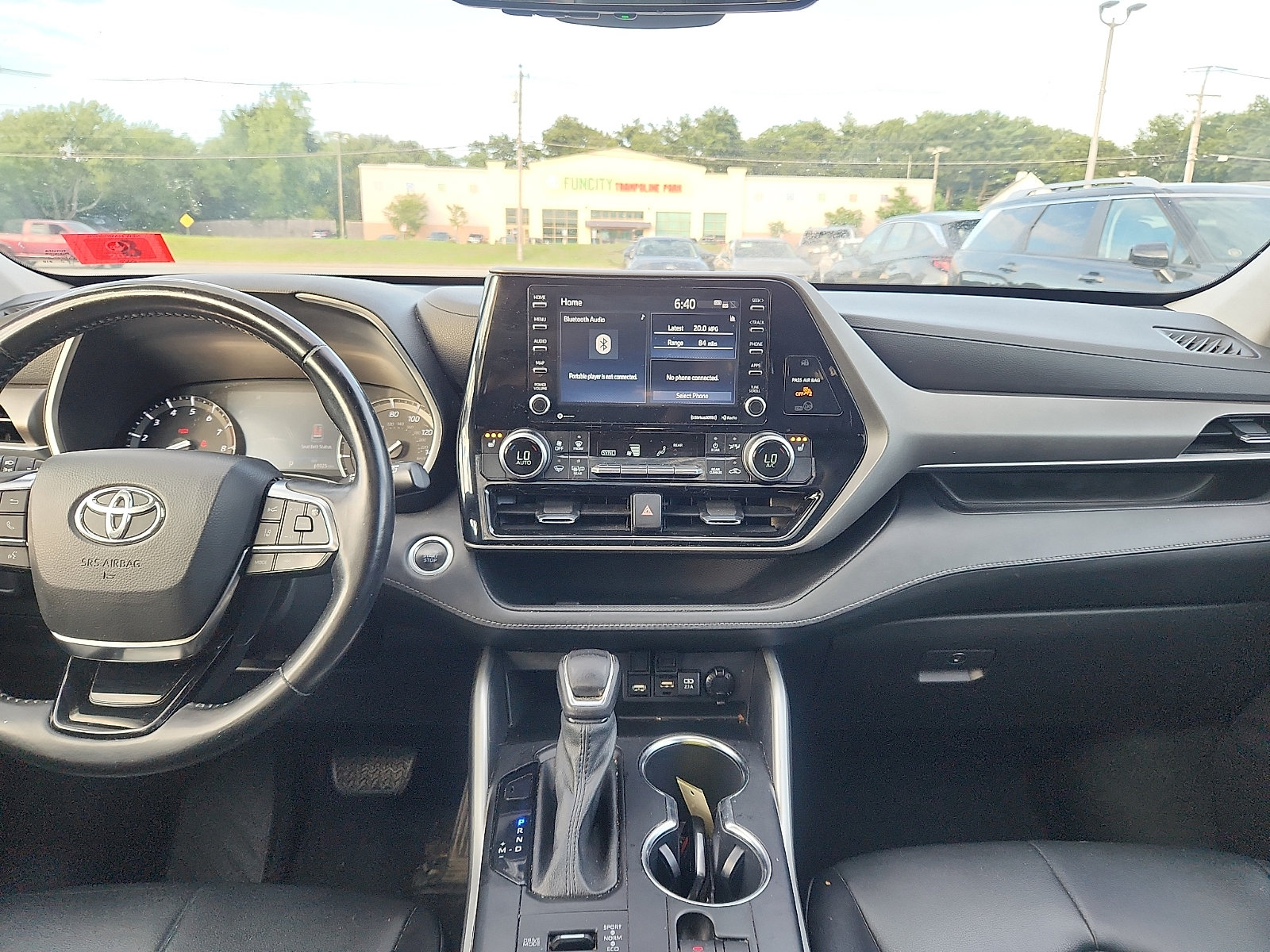 Used 2021 Toyota Highlander XLE AWD/4WD image 8