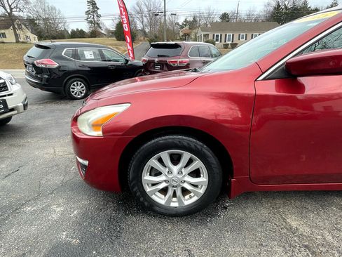Used 2015 Nissan Altima 2.5 S w/ Sport Value Package image 2