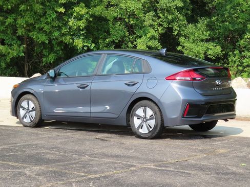 Used 2017 Hyundai Ioniq Blue FWD image 28