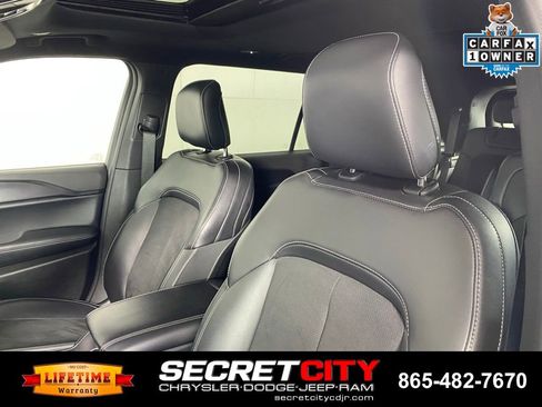 Used 2025 Jeep Grand Cherokee L Altitude AWD/4WD image 9