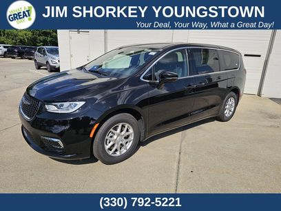 New 2025 Chrysler Pacifica Select