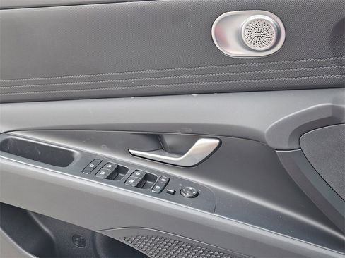 New 2025 Hyundai Elantra SE image 21