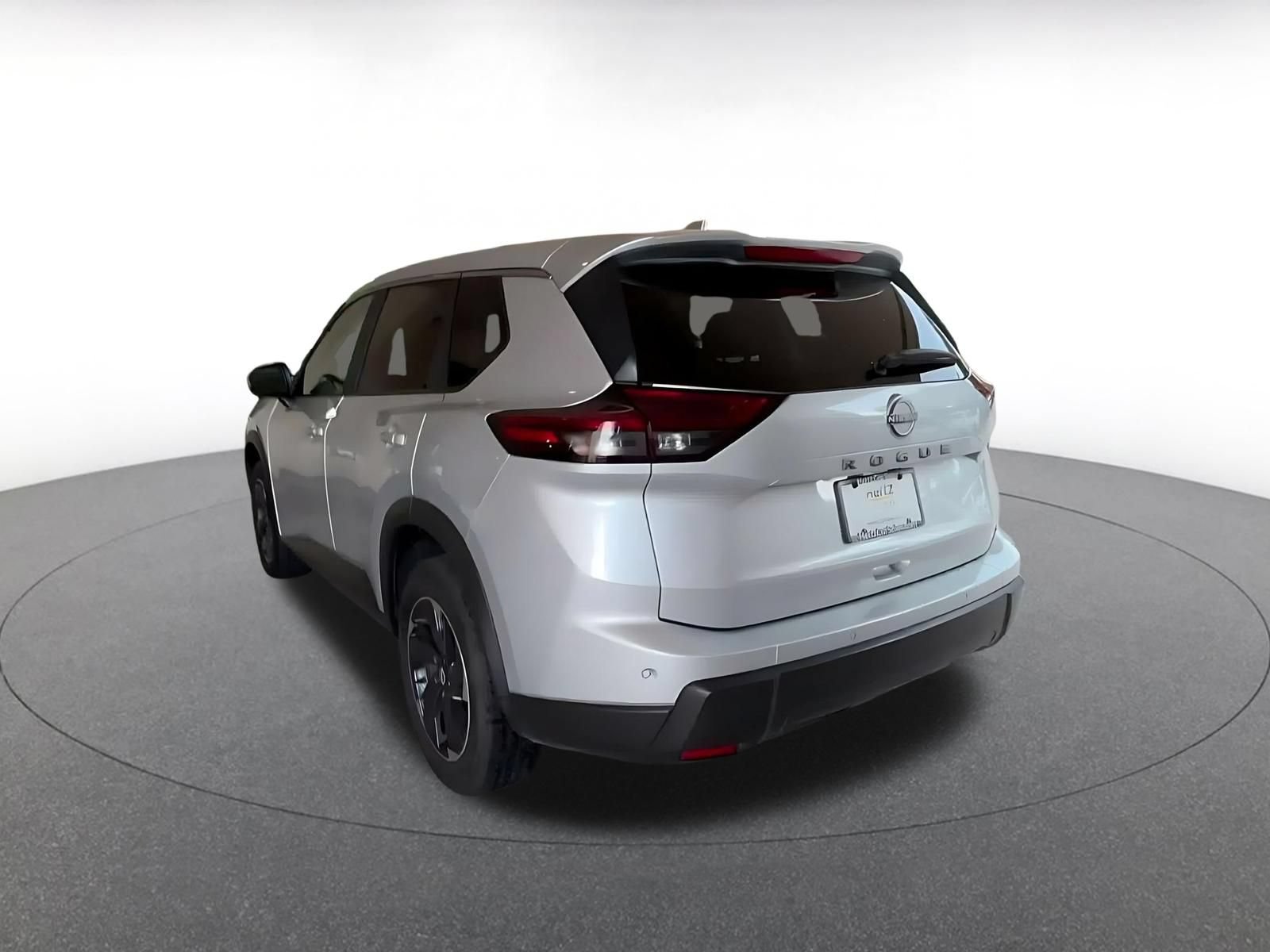 Used 2025 Nissan Rogue SV FWD image 10