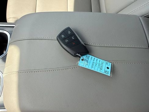 Used 2025 GMC Acadia Elevation w/ Elevation Premium Package FWD image 41