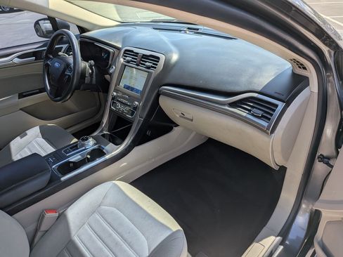Used 2020 Ford Fusion SE FWD image 32