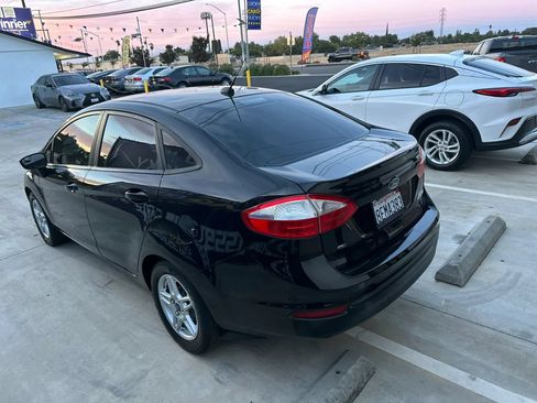 Used 2018 Ford Fiesta SE FWD image 9