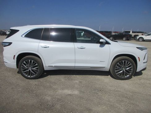 New 2026 Buick Enclave Avenir w/ Super Cruise Package image 3