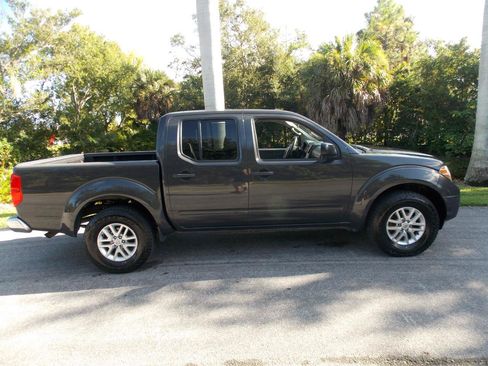 Used 2015 Nissan Frontier SV AWD/4WD image 5