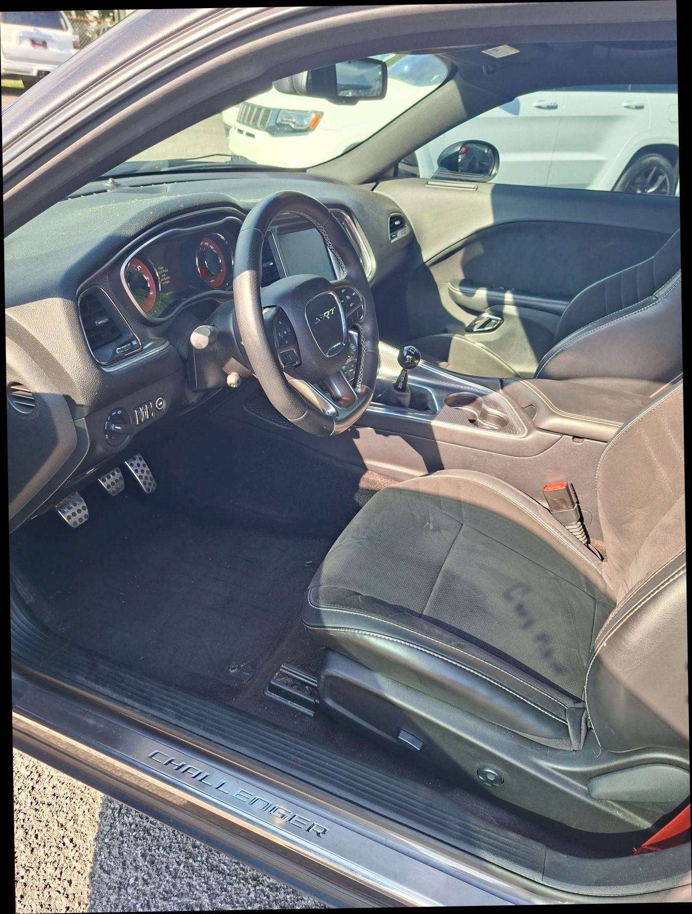 Used 2016 Dodge Challenger SRT Hellcat RWD image 8